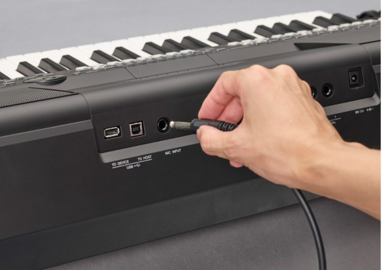 YAMAHA PSR-SX600 KEYBOARD